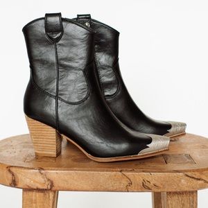 Dakota Black Western Boots size 8